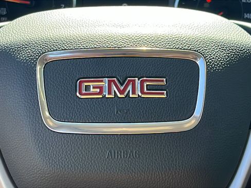 Certified 2024 GMC Terrain SLT image 17