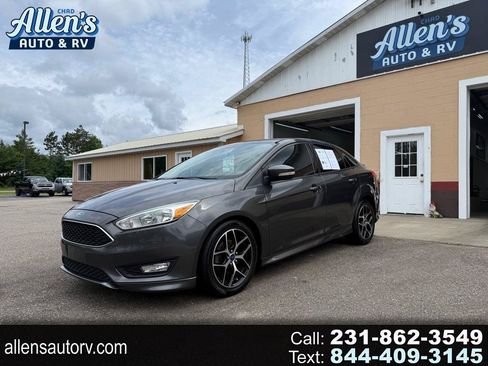 Used 2015 Ford Focus SE w/ SE Sport Package FWD image 1