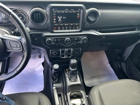 Used 2022 Jeep Wrangler Unlimited Sport AWD/4WD image 9