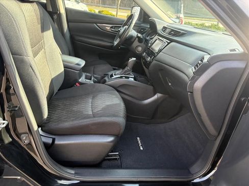 Used 2019 Nissan Rogue SV w/ Premium Package image 17