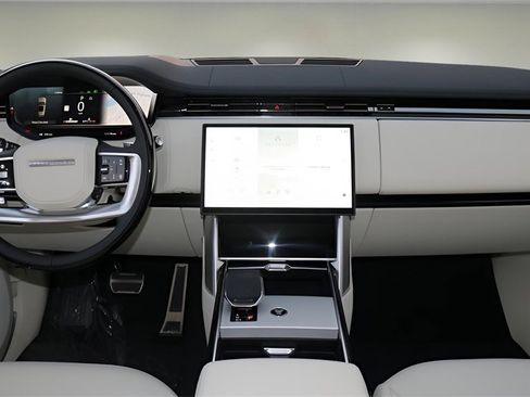 New 2026 Land Rover Range Rover SE image 14