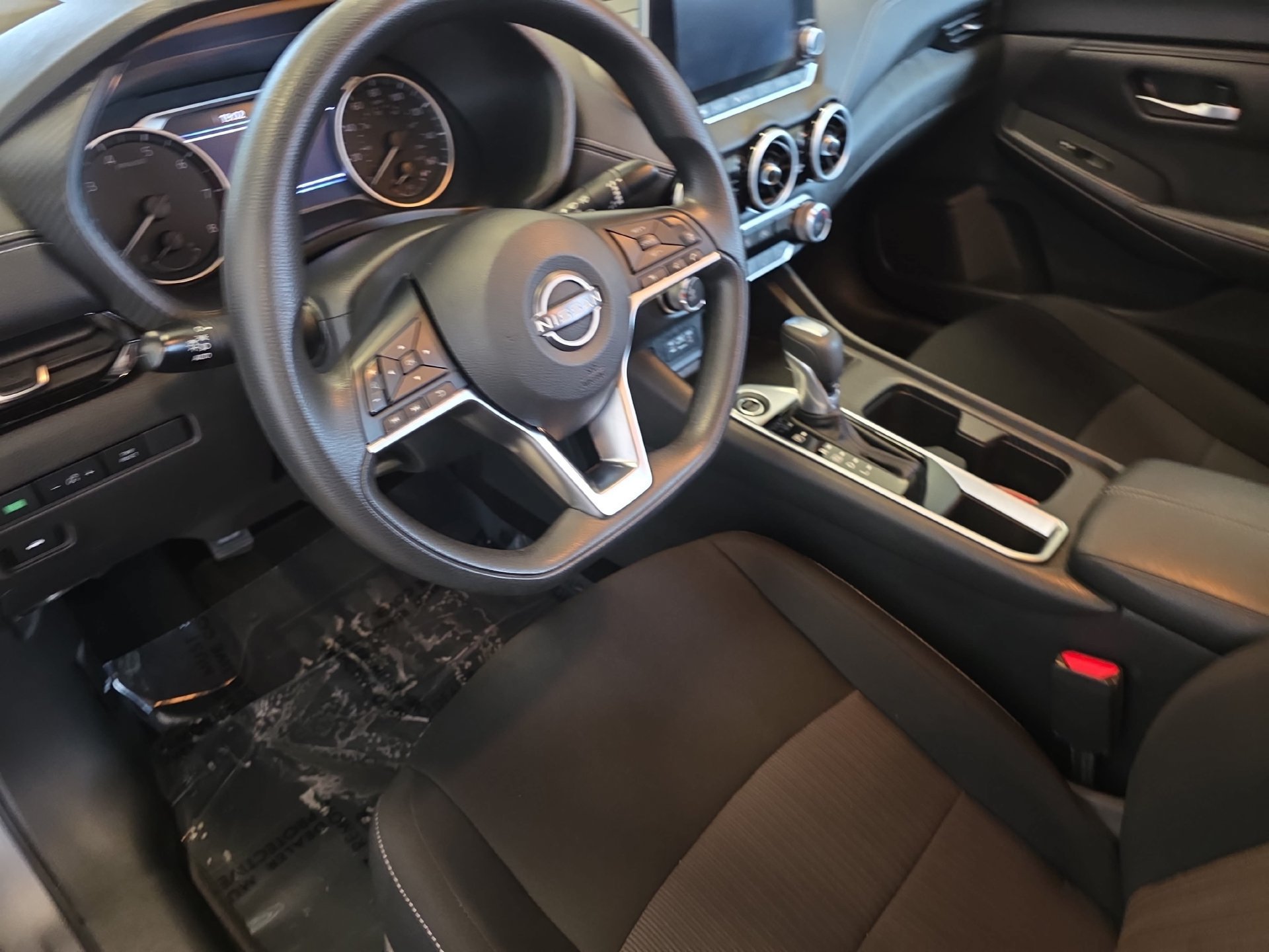Used 2025 Nissan Sentra SV FWD image 32