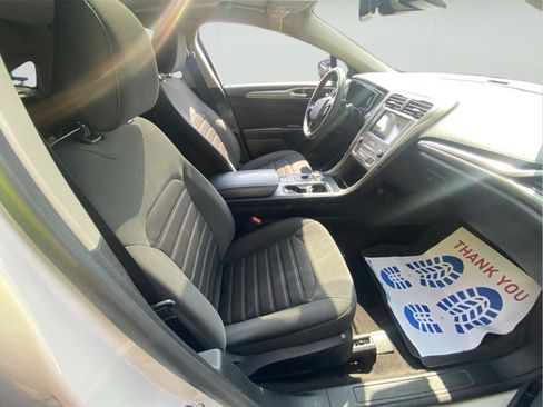 Used 2020 Ford Fusion SE FWD image 26