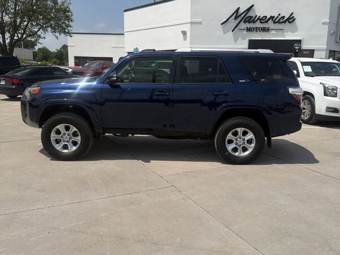 Used 2017 Toyota 4Runner SR5 Premium AWD/4WD image 6