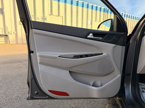 Used 2020 Hyundai Tucson SE w/ Cargo Package image 15