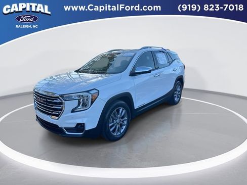 Used 2023 GMC Terrain SLT w/ Tech Package image 4
