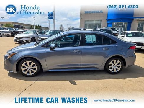 Used 2024 Toyota Corolla LE FWD image 2