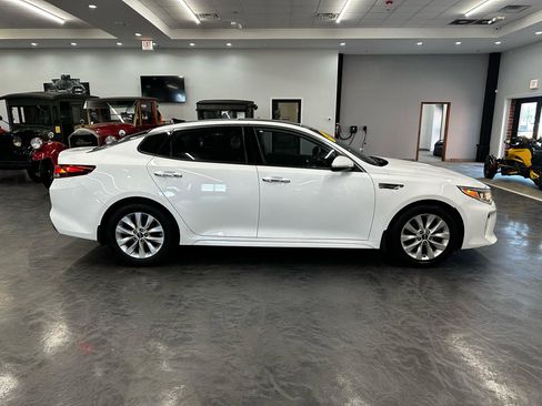 Used 2018 Kia Optima S w/ Panoramic Sunroof Package FWD image 4