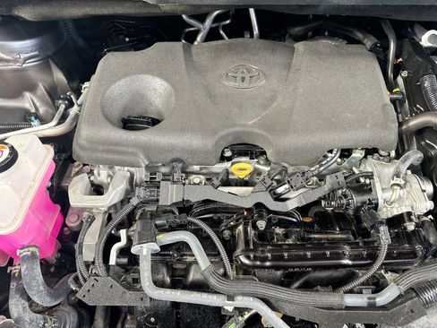 Used 2022 Toyota Sienna XLE w/ XLE Plus Package FWD image 32