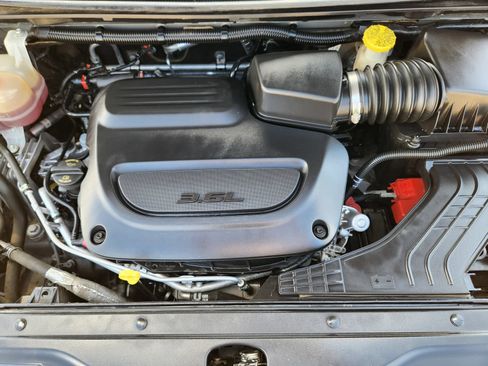 Used 2020 Chrysler Pacifica Touring w/ S Appearance Package FWD image 39