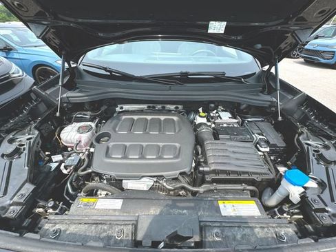 Certified 2025 Volkswagen Tiguan SE R-Line FWD image 30