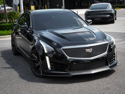 Used 2019 Cadillac CTS V w/ Carbon Fibre Package RWD image 2