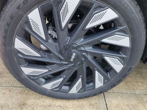 Used 2024 Lincoln Nautilus Reserve w/ Equipment Group 202A image 6