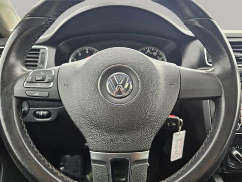 Used 2012 Volkswagen Jetta SE image 3