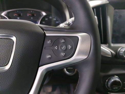 Used 2024 GMC Terrain SLT w/ Infotainment Package II image 18