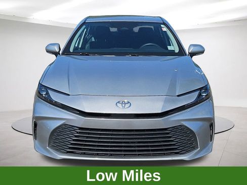 Used 2025 Toyota Camry SE FWD image 2