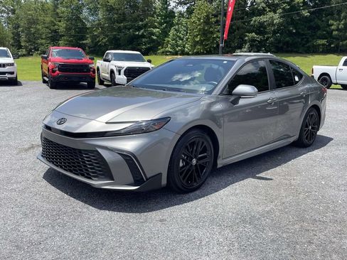 Used 2025 Toyota Camry SE w/ Multimedia Upgrade Package FWD image 5