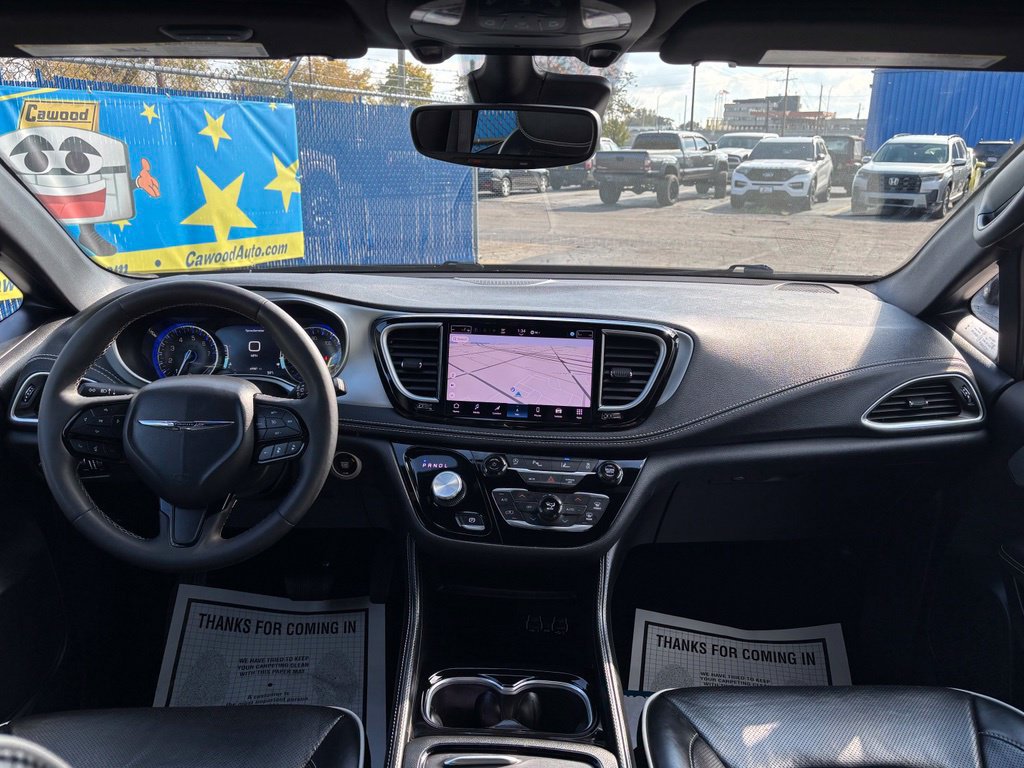 Used 2025 Chrysler Pacifica Limited FWD image 23
