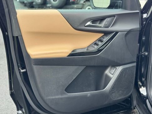 Used 2025 Chevrolet Equinox ACTIV image 10