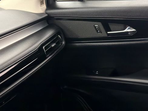 Used 2023 Lincoln Nautilus FWD w/ Premium Package image 30