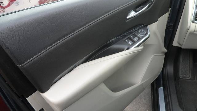 Used 2019 Cadillac XT4 Luxury w/ Cold Weather Package FWD image 38