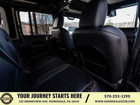 Used 2022 Jeep Wrangler Unlimited Sahara image 31