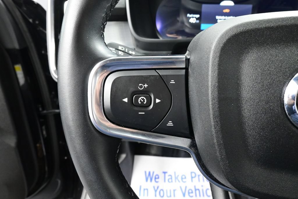 Used 2025 Volvo XC40 B5 Core AWD/4WD image 34