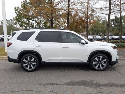 New 2025 Honda Pilot Touring image 5