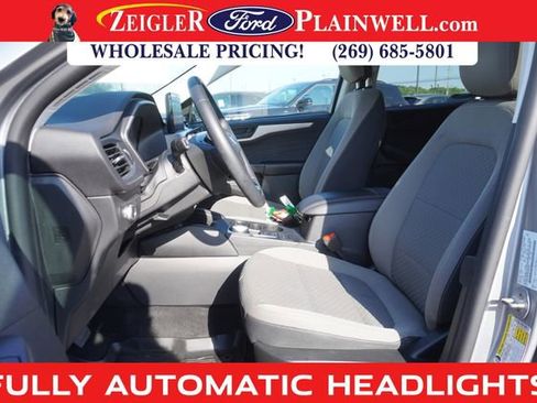 Used 2022 Ford Escape SE w/ Cold Weather Package image 16