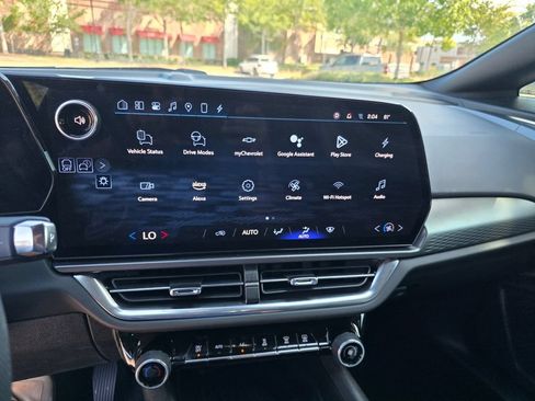 Used 2025 Chevrolet Equinox EV LT FWD image 17