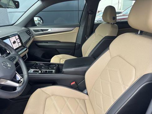 Used 2024 Volkswagen Atlas Cross Sport SE AWD/4WD image 5
