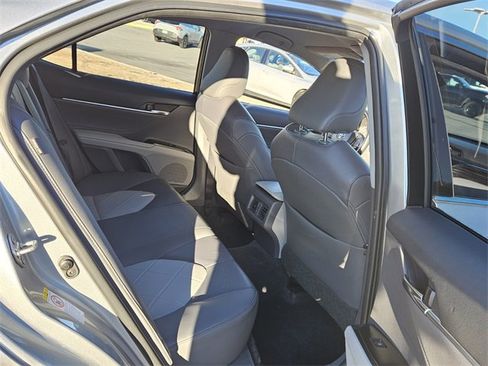 Used 2018 Toyota Camry XLE image 14