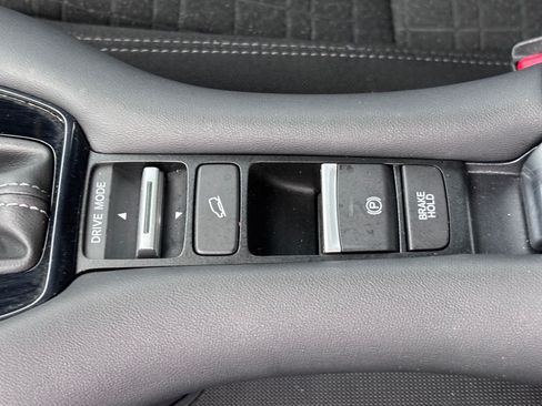 Certified 2024 Honda HR-V LX image 33