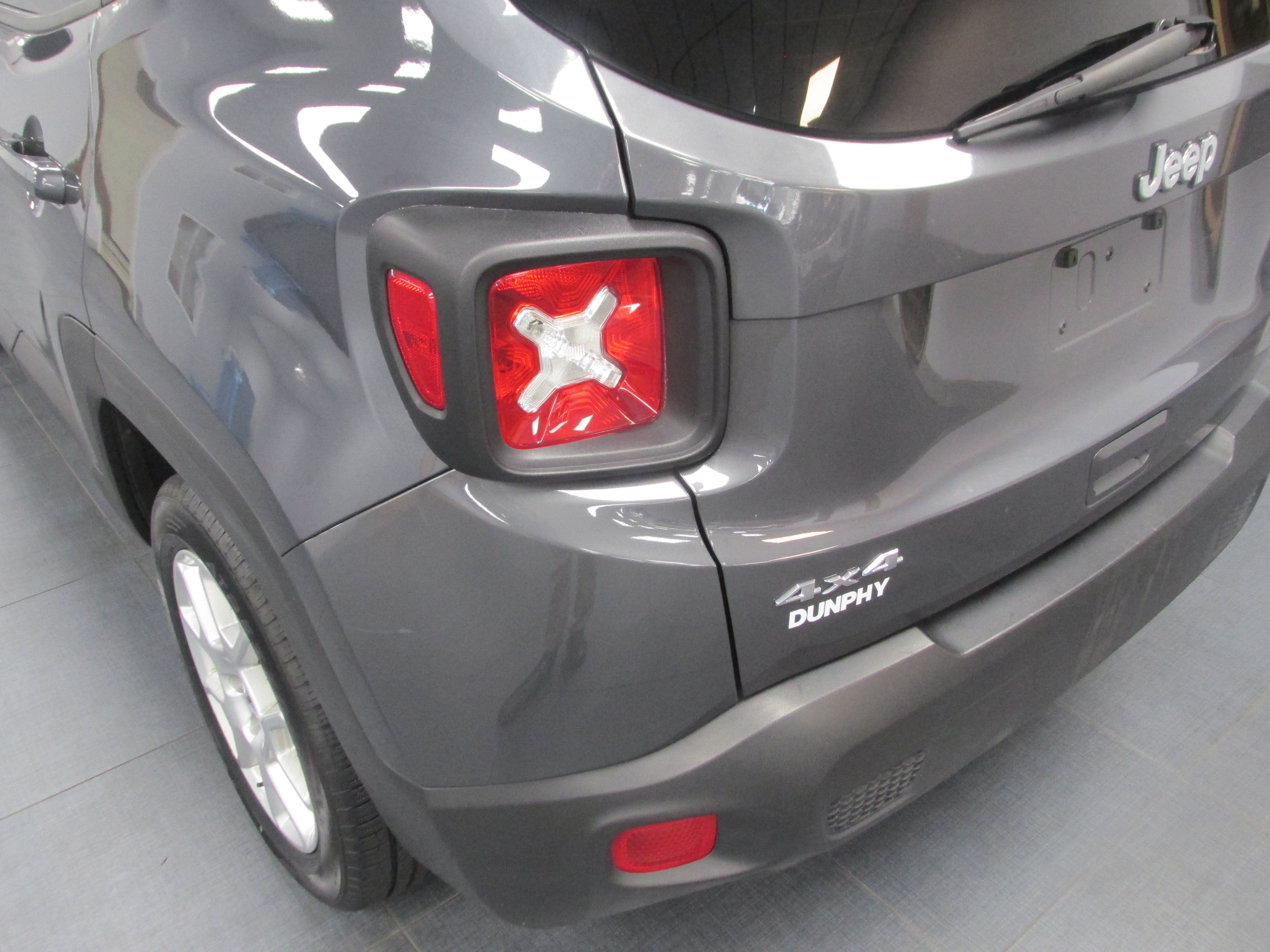 Used 2023 Jeep Renegade Latitude AWD/4WD image 12