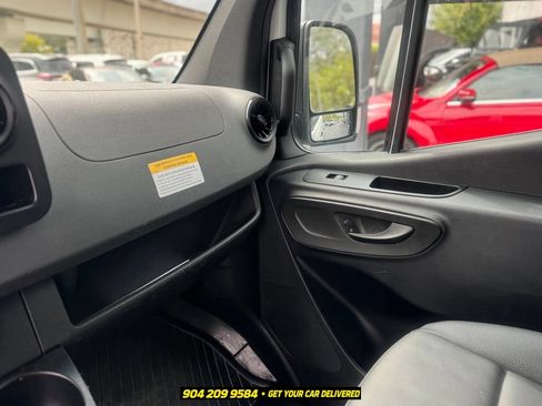Used 2021 Mercedes-Benz Sprinter 2500 image 14