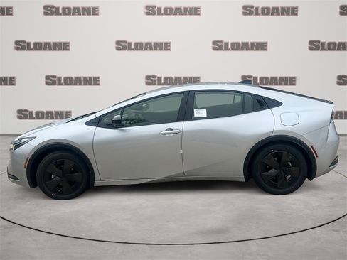 New 2026 Toyota Prius LE image 2