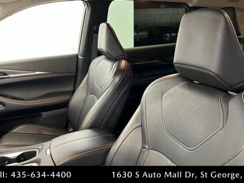 Used 2025 INFINITI QX60 Luxe AWD/4WD image 16