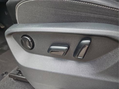 Used 2025 Volkswagen Atlas SE image 14