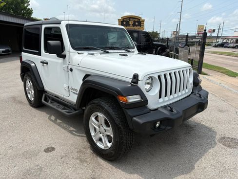 Used 2020 Jeep Wrangler Sport AWD/4WD image 3