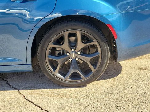 Used 2022 Chrysler 300 Touring L w/ Comfort Group image 3