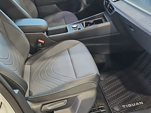 New 2026 Volkswagen Tiguan SE R-Line FWD image 13