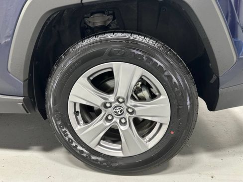 Used 2025 Toyota RAV4 XLE AWD/4WD image 63