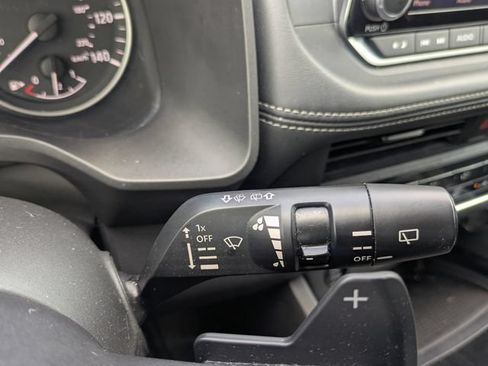Used 2024 Nissan Rogue S AWD/4WD image 23