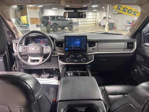Used 2022 Ford Expedition Max XLT image 7