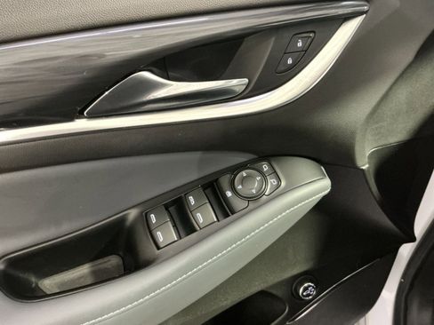 Used 2024 Buick Enclave Essence image 23