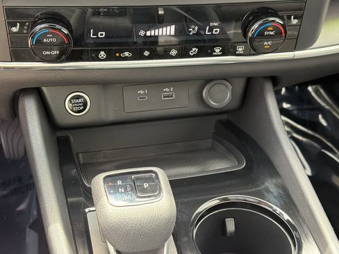 Used 2023 Nissan Rogue SV w/ SV Premium B Package FWD image 30