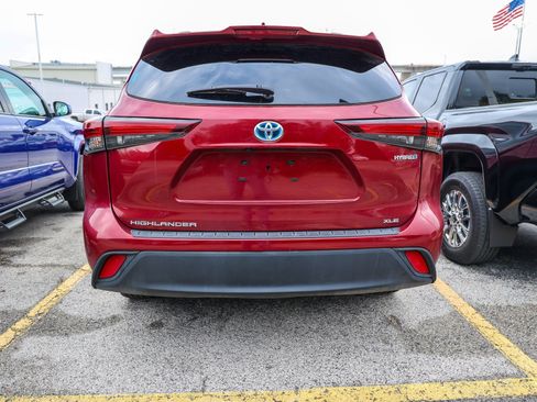 Used 2024 Toyota Highlander XLE FWD image 9