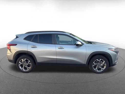 Used 2025 Chevrolet Trax LT w/ LT Convenience Package FWD image 16