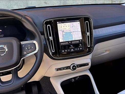 New 2026 Volvo XC40 B5 Plus w/ Protection Package Premier image 28