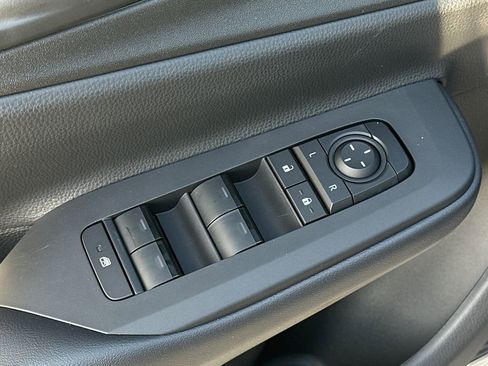 New 2026 Toyota Prius SE image 15